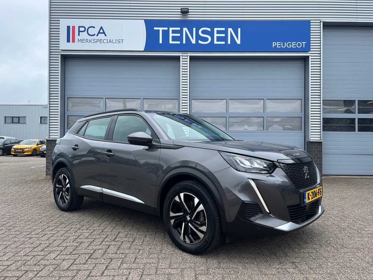Peugeot 2008 - 1.2 130PK PureTech Allure | Automaat | Afneembare trekhaak | Navigatie | Achteruitrijcamer - AutoWereld.nl