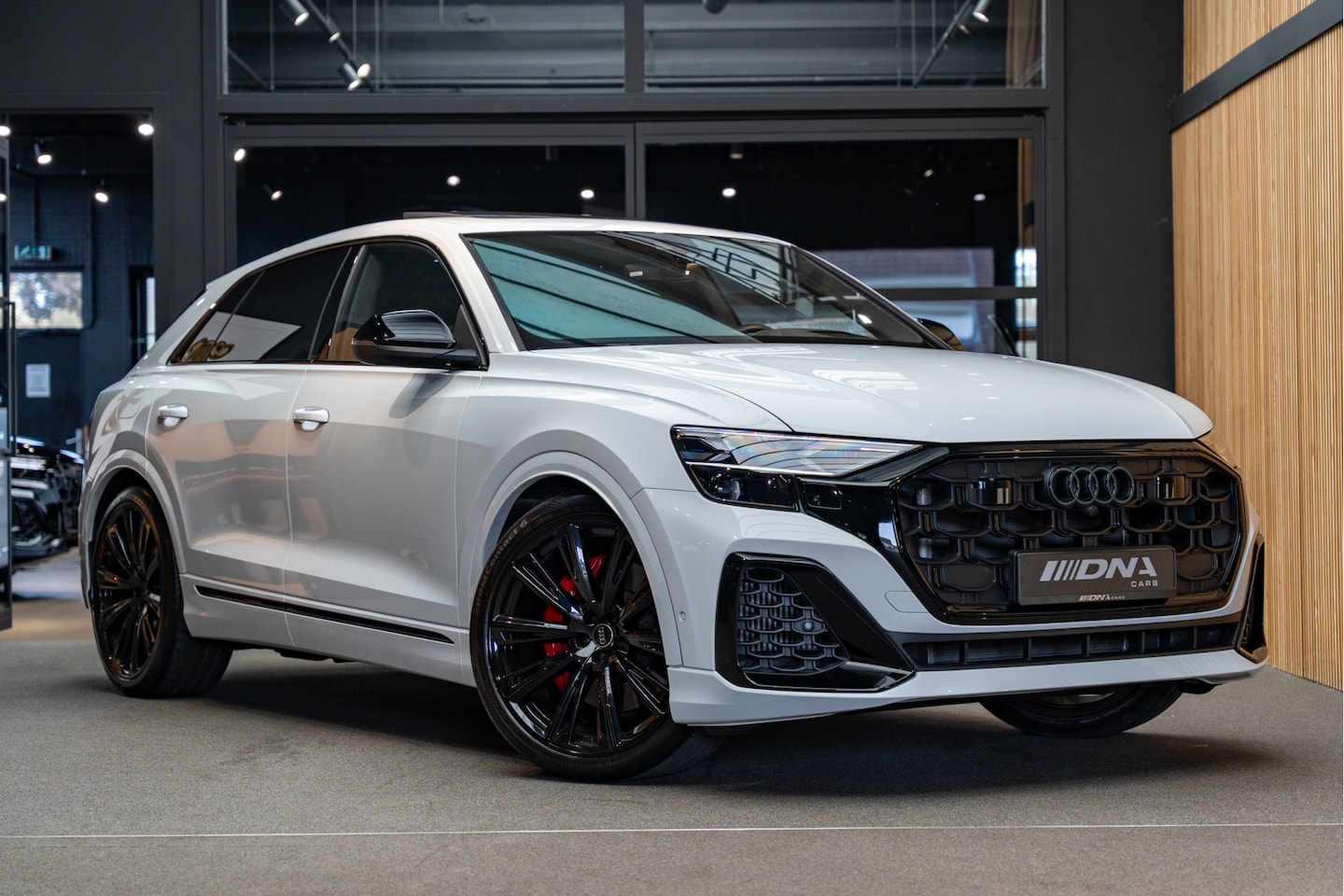 Audi Q8 - 60 TFSI e Competition S Massage Pano SQ8 60 TFSI e quattro Pro Line S Competition - AutoWereld.nl