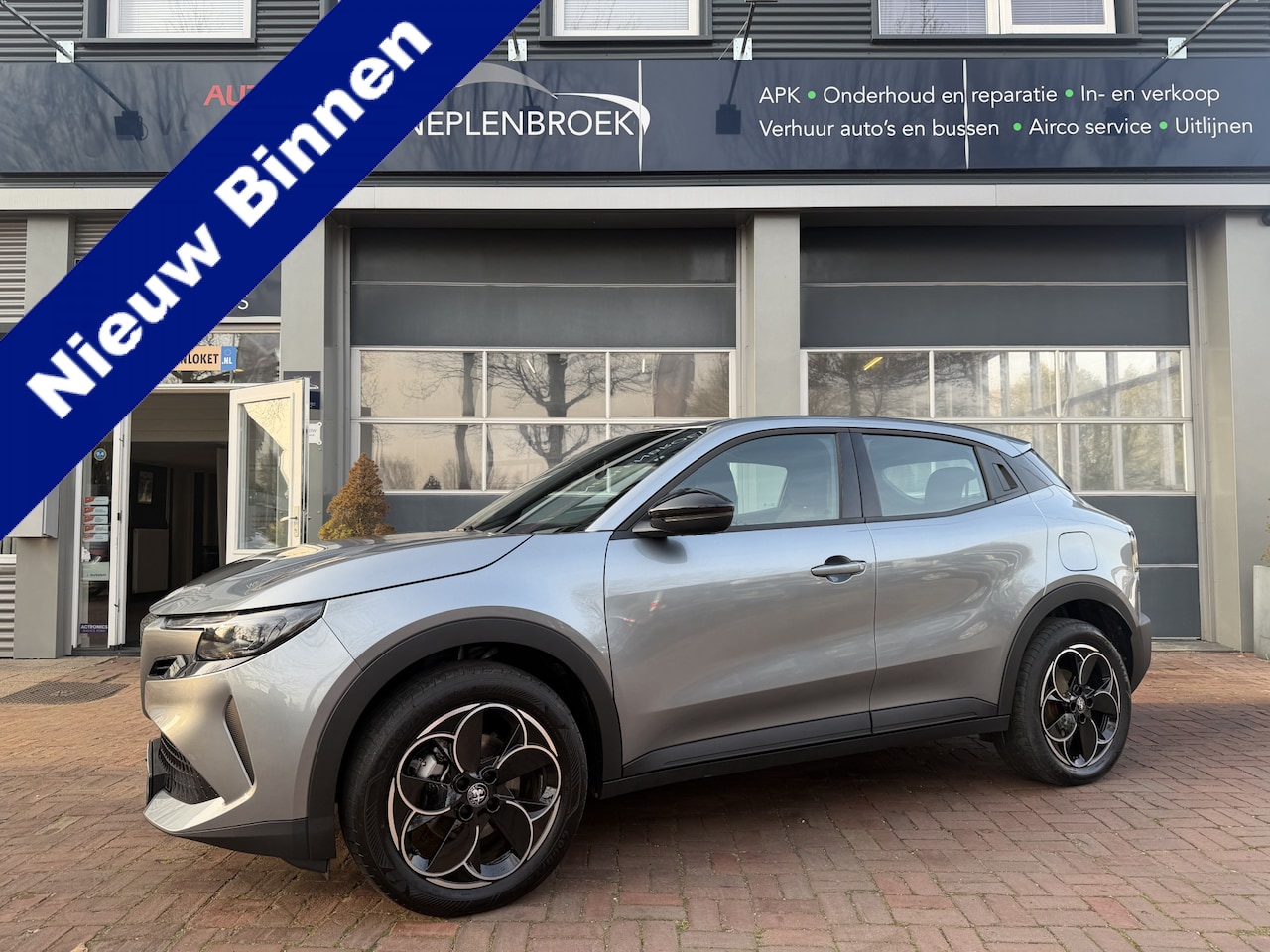Alfa Romeo Junior - Elettrica Speciale 54 kWh | ACC | Clima | LED  05-2025 10.537 KM - AutoWereld.nl