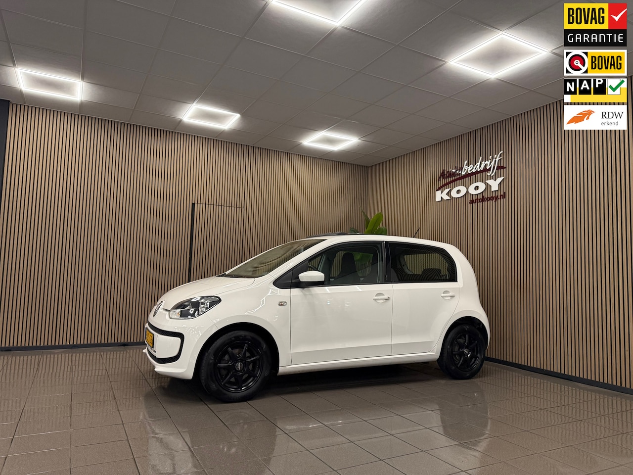 Volkswagen Up! - 1.0 move up! BlueMotion * Zonnedak / Navigatie / Airco / NL Auto * - AutoWereld.nl
