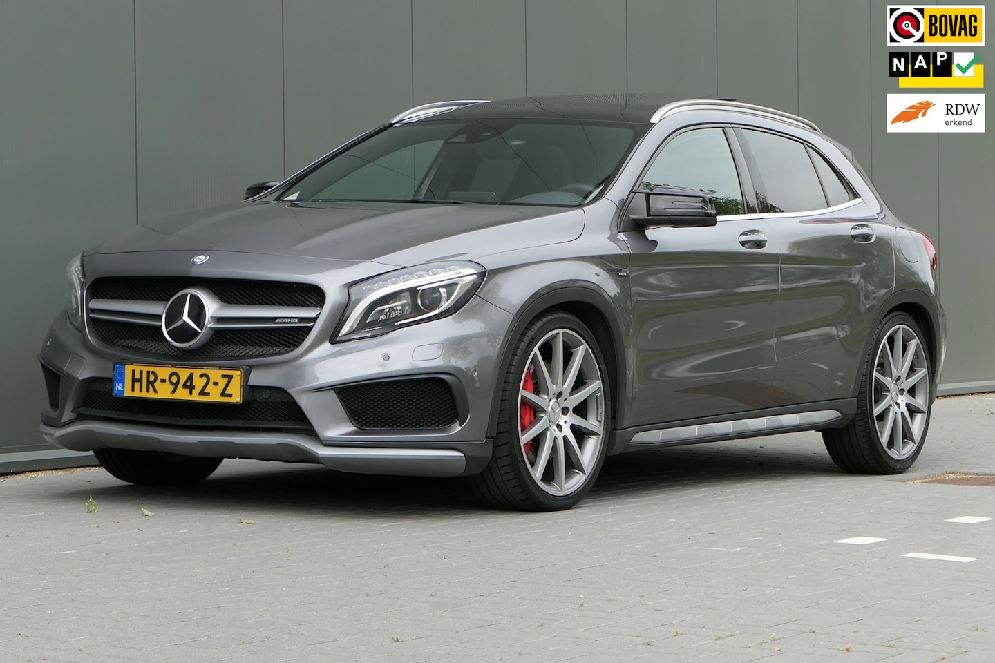Mercedes-Benz GLA-Klasse - AMG 45 4MATIC Pano Schaalstoelen NAP Drivers package Distr+ Memory harman kardon - AutoWereld.nl