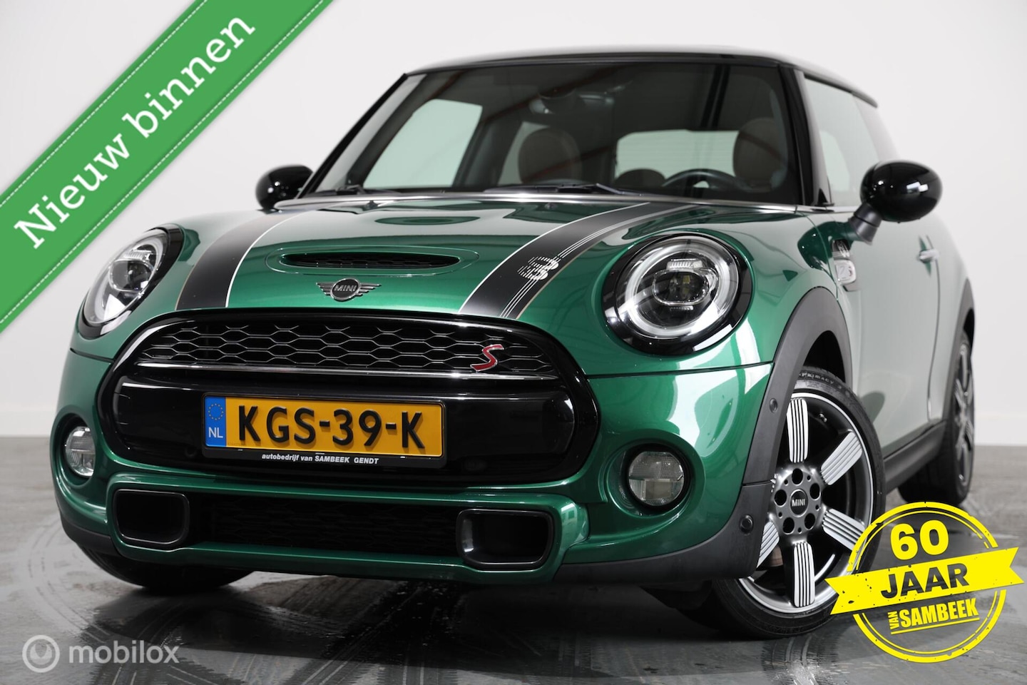 MINI Cooper S - 2.0 60 Years Edition - Pano - Stoelverwarming - Carplay - AutoWereld.nl