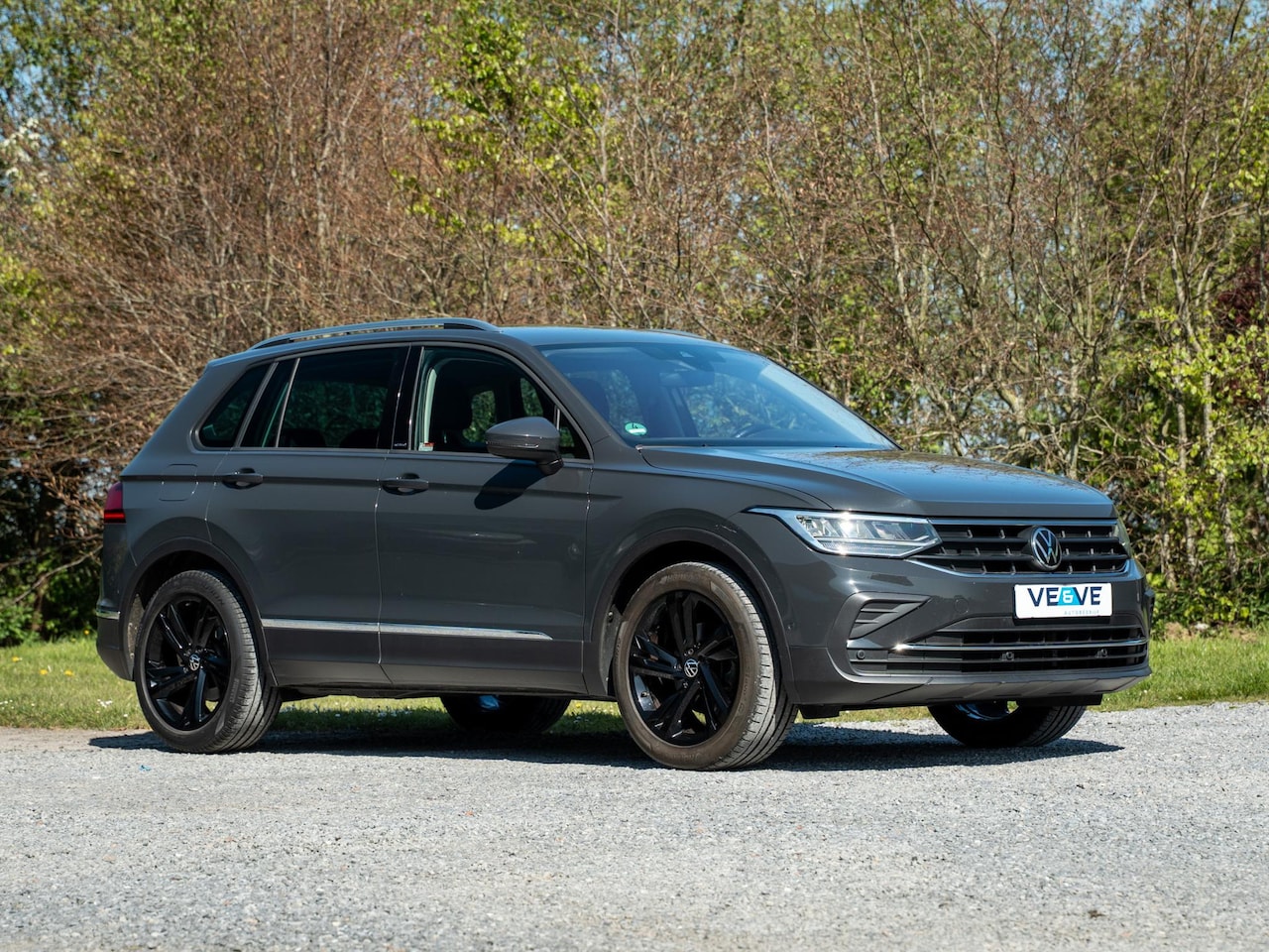 Volkswagen Tiguan - 1.5 TSI Life Business // PDC // Camera // Navigatie // Stuur en stoelverwarming - AutoWereld.nl