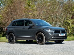 Volkswagen Tiguan - 1.5 TSI Life Business // PDC // Camera // Navigatie // Stuur en stoelverwarming