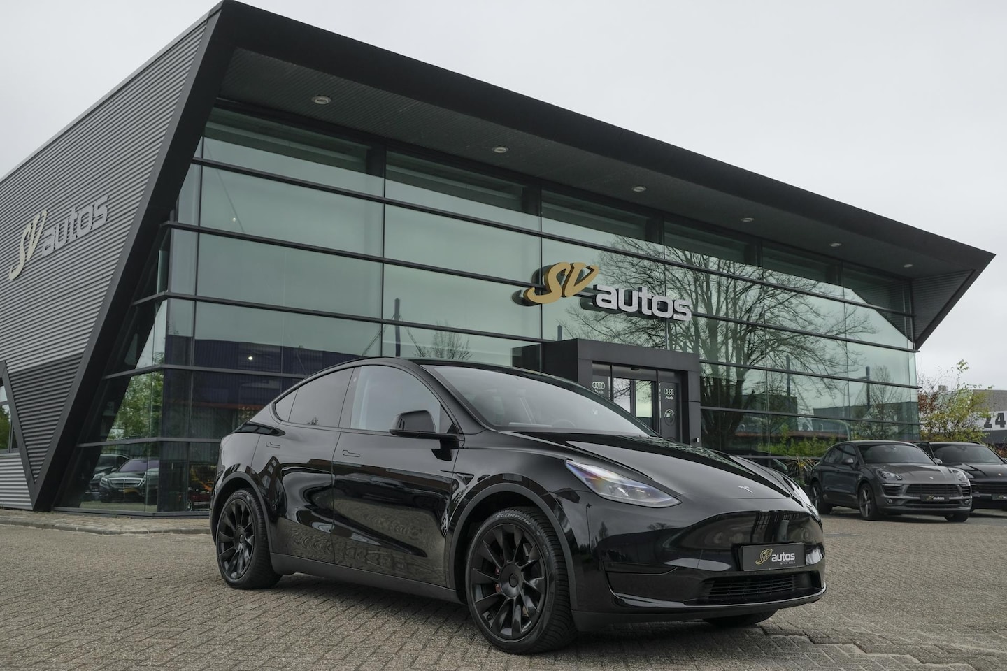 Tesla Model Y - RWD 58 kWh Autopilot *BTW* *SOH 93%* 1e eigenaar Black Edition NLauto 20" LMV - AutoWereld.nl