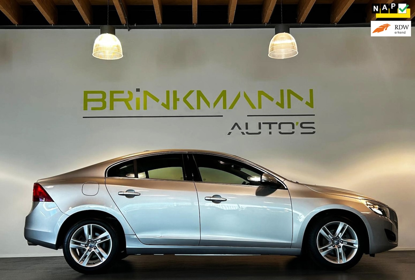 Volvo S60 - 1.6 T3 Momentum - Nav - PDC - APK 06-2027 - NAP. - AutoWereld.nl