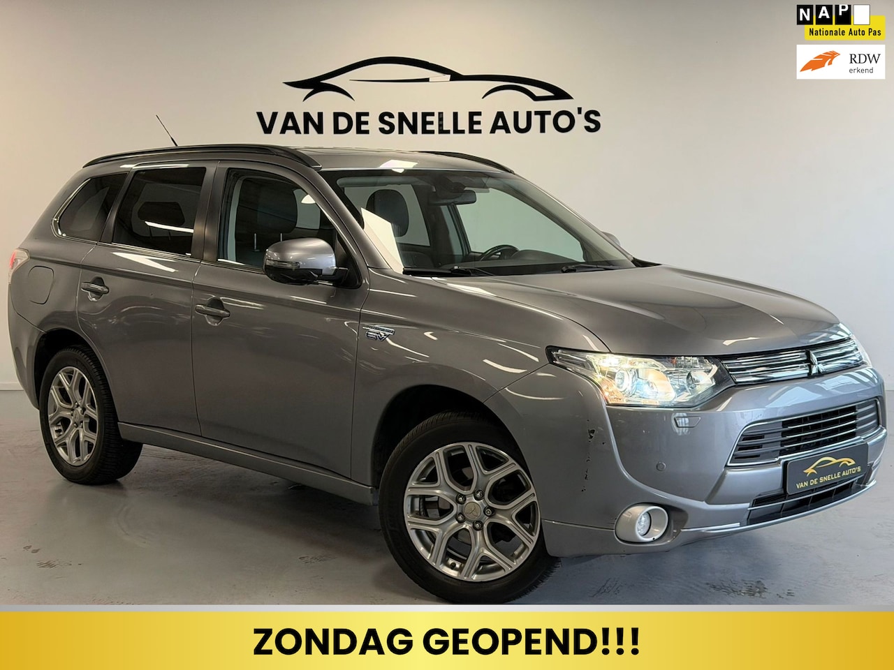 Mitsubishi Outlander - 2.0 PHEV Instyle+ AUTOMAAT/LED/PDC - AutoWereld.nl
