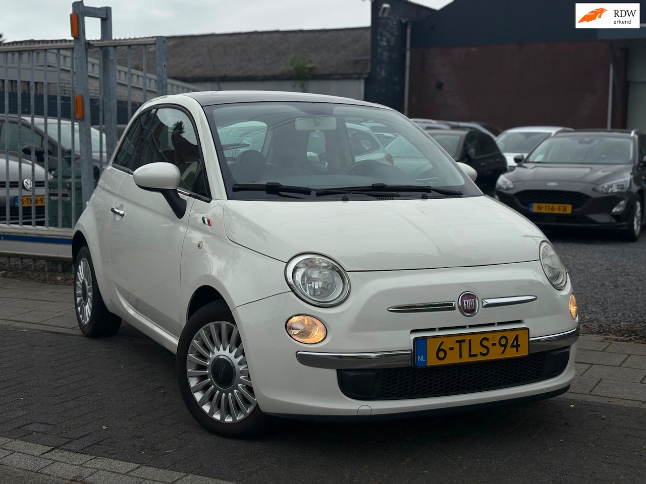 Fiat 500 - 0.9 TwinAir Lounge | Panoramadak | Apple CarPlay | 15” LMV | - AutoWereld.nl
