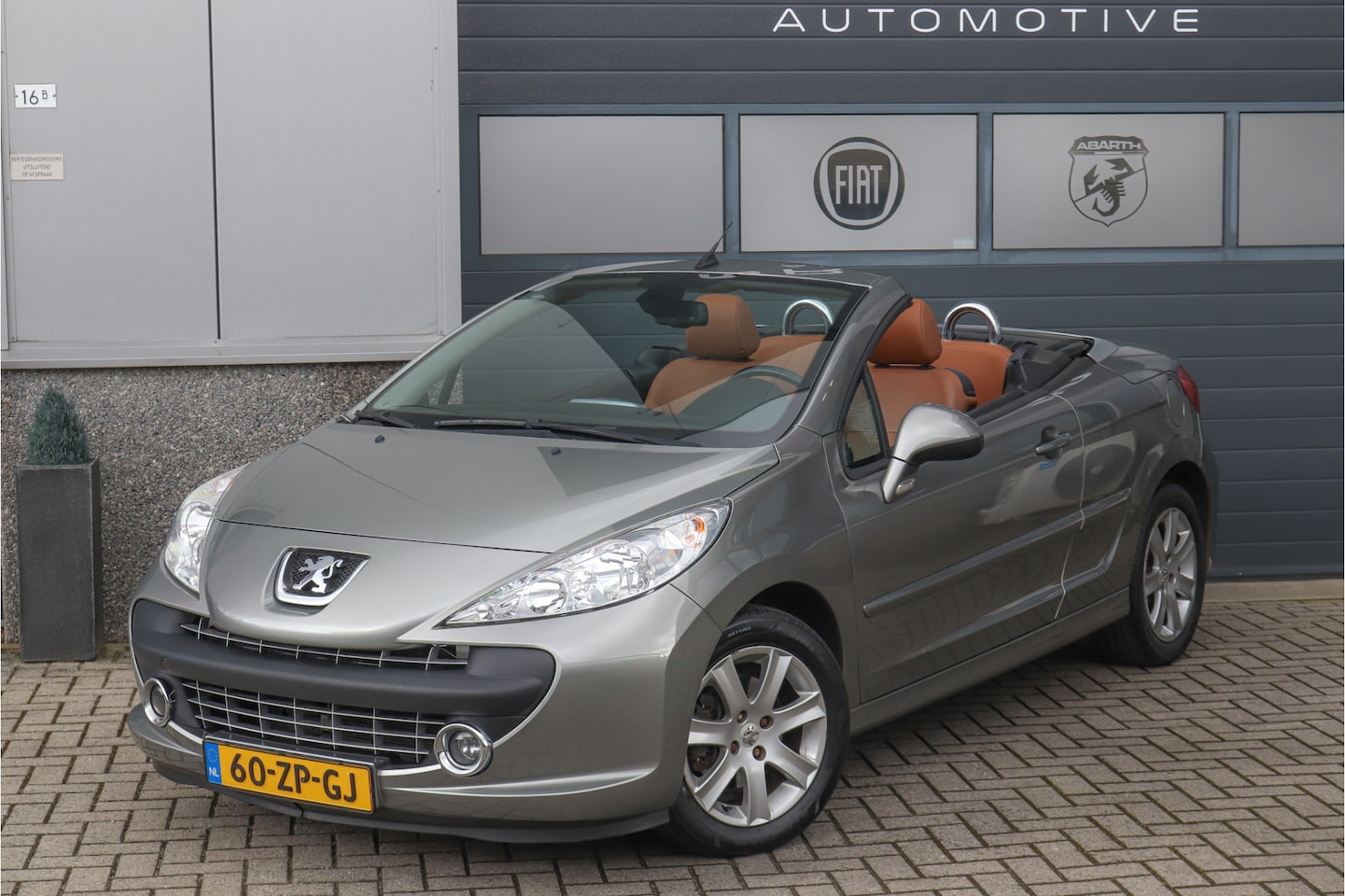 Peugeot 207 CC - 1.6 VTi Leder Cruise Climate LM velgen Inruilkoopje - AutoWereld.nl