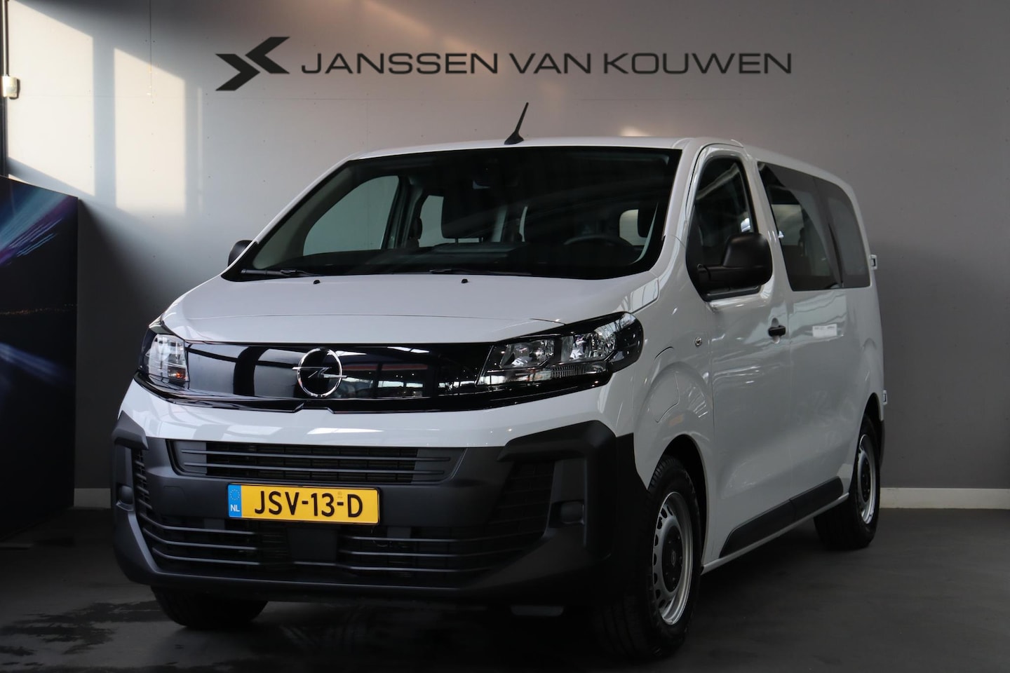 Opel Vivaro Combi Electric - L2 75 kWh / 9-persoons / voorraad - AutoWereld.nl