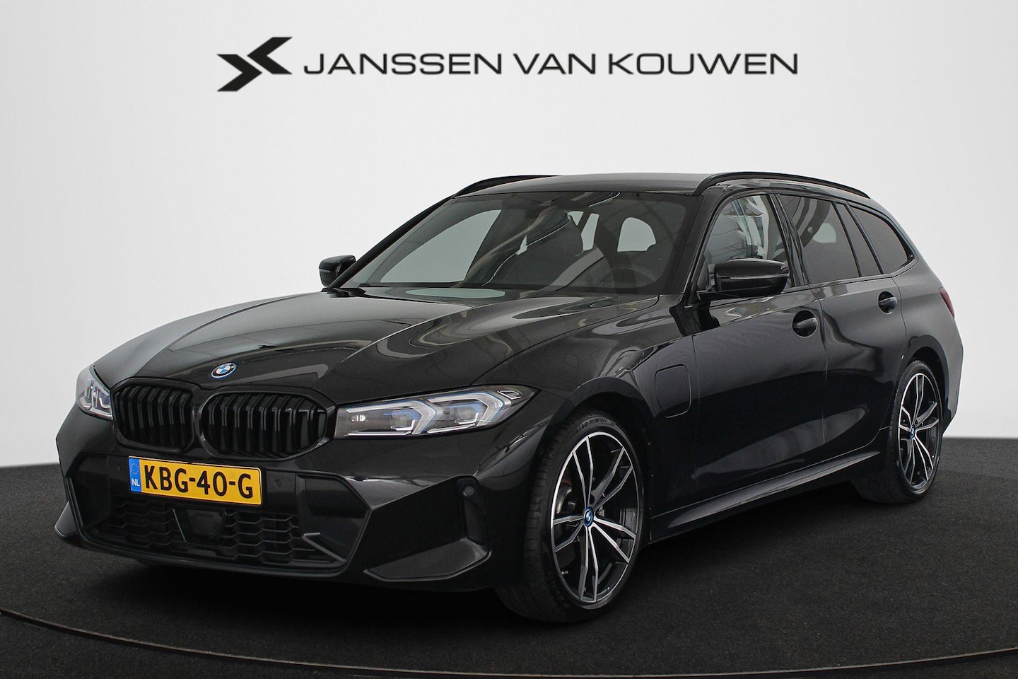 BMW 3-serie Touring - 330e M Sport Harman Kardon Head-Up Keyless Stoelverwarming - AutoWereld.nl