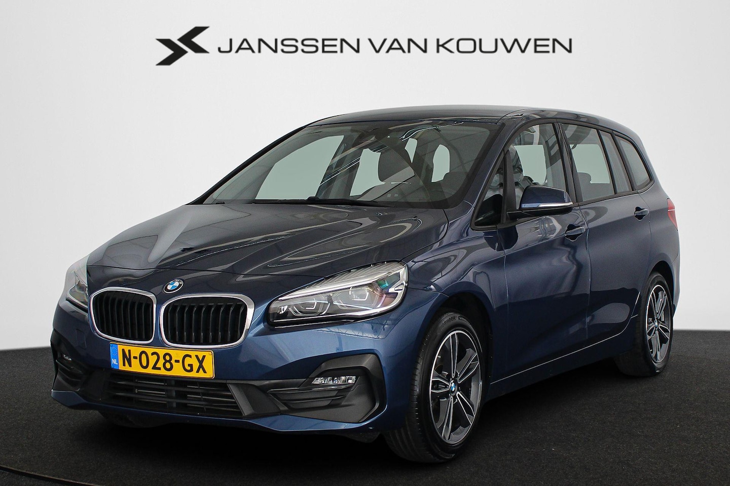 BMW 2-serie Gran Tourer - 218i Business Edition Automaat Sportstoelen Head-Up Navigatie LED Koplampen - AutoWereld.nl