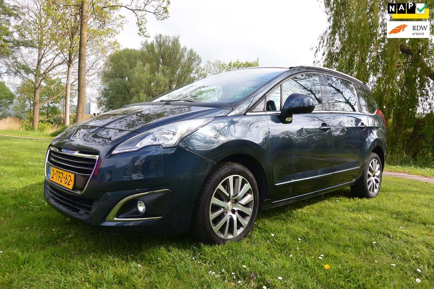 Peugeot 5008 - 1.6 THP Blue Lease Executive 7zits-airco-cruise-navi-camera-pano - AutoWereld.nl