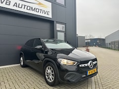 Mercedes-Benz GLA-Klasse - 200 | SFEERVERLICHTING / CRUISE / STOEL.VW / CAMERA / DEALER ONDERHOUDEN