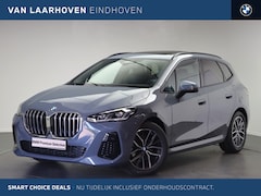 BMW 2-serie Active Tourer - 218i M Sport Automaat / Panoramadak / Trekhaak / Achteruitrijcamera / Sportstoelen / Adapt