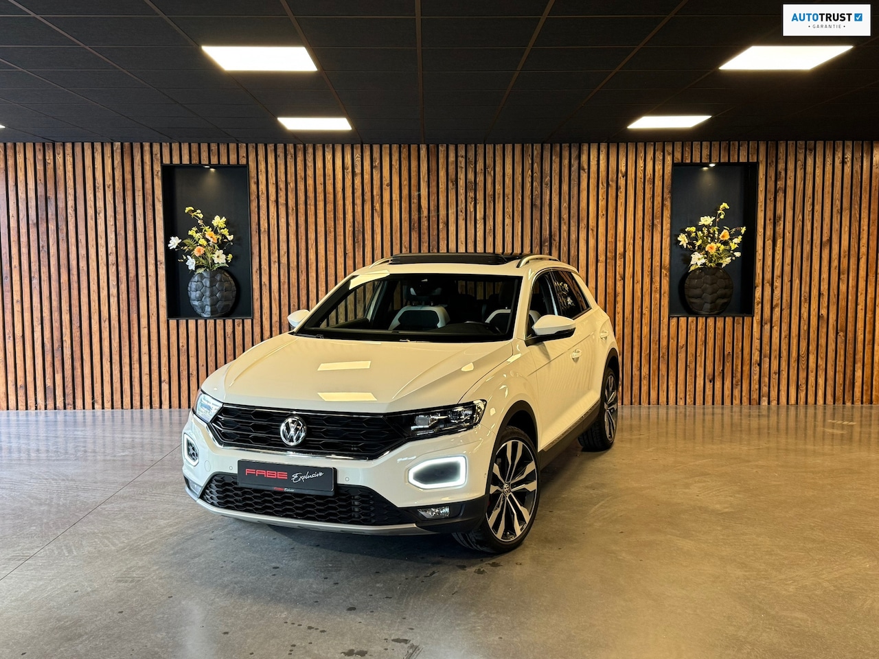 Volkswagen T-Roc - 2.0 TSI 4Motion Sport / Pano / Beats / Stuurverwarming / Virtual / Carplay / DAB - AutoWereld.nl