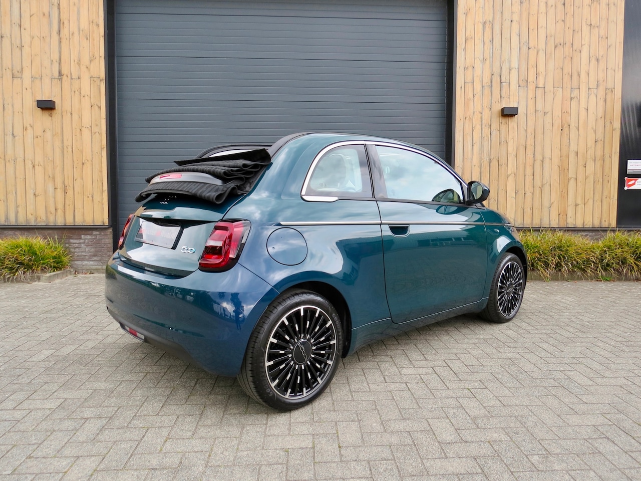 Fiat 500e - La Prima cabrio 42 kWh *Carplay *Unieke kleur - AutoWereld.nl