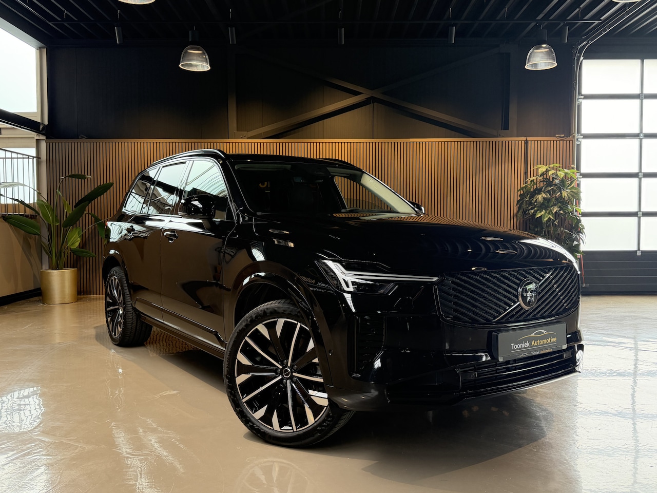 Volvo XC90 - 2.0 T8 Plug-in hybrid AWD Ultra Dark Panoramo dak, Headup display en Luchtvering - AutoWereld.nl
