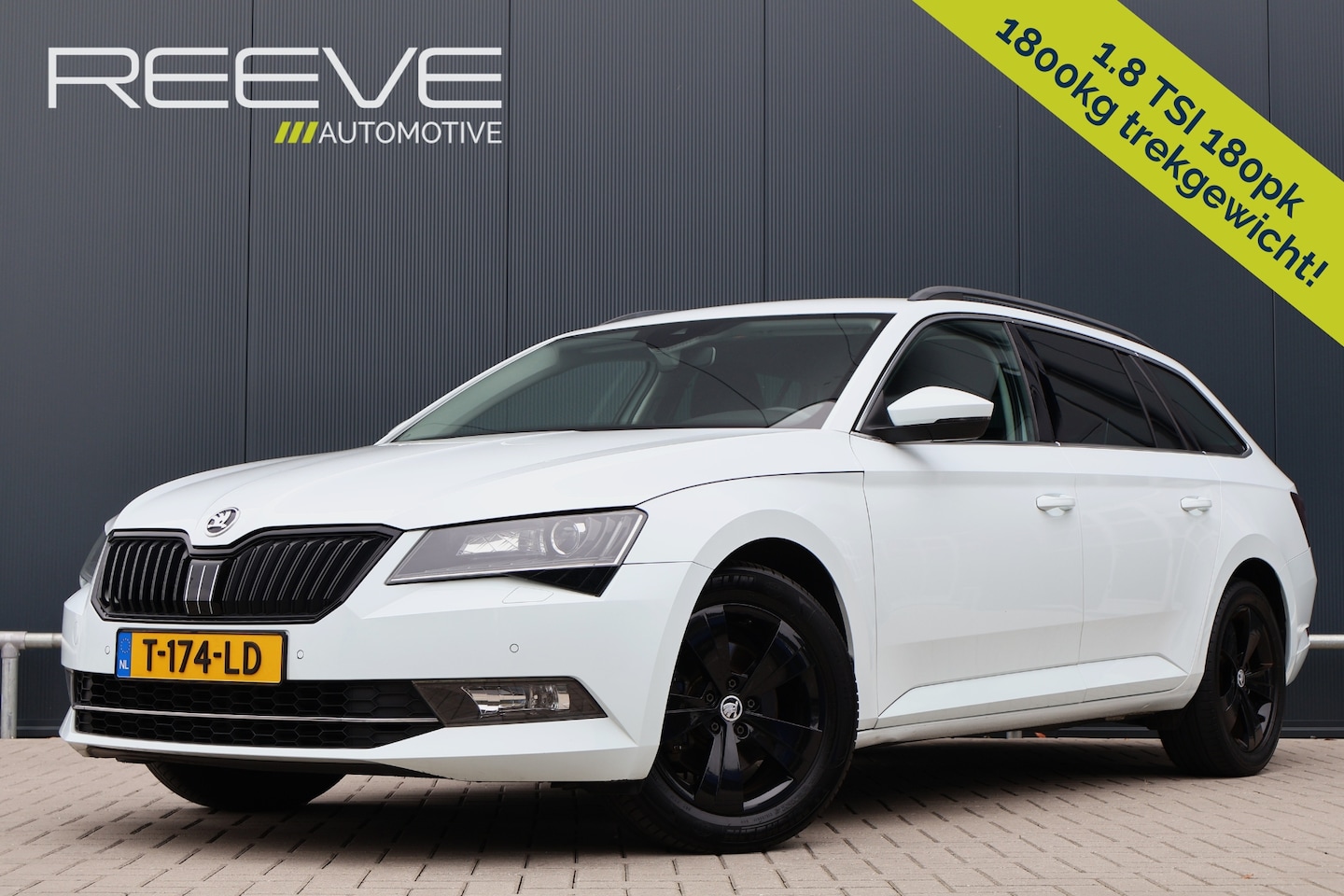 Skoda Superb Combi - 1.8 TSI Style Automaat | Trekhaak | Adaptieve Cruise | Stoelverwarming | Apple Carplay / A - AutoWereld.nl