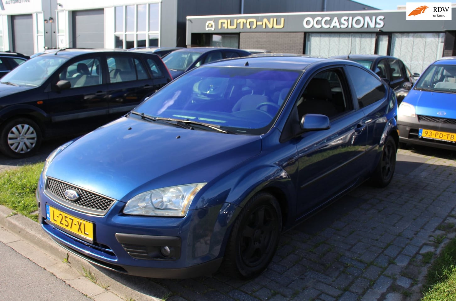 Ford Focus - 1.8-16V Ghia Climate Chameleon Voorruit LM Velgen Getinte Ramen APK - AutoWereld.nl