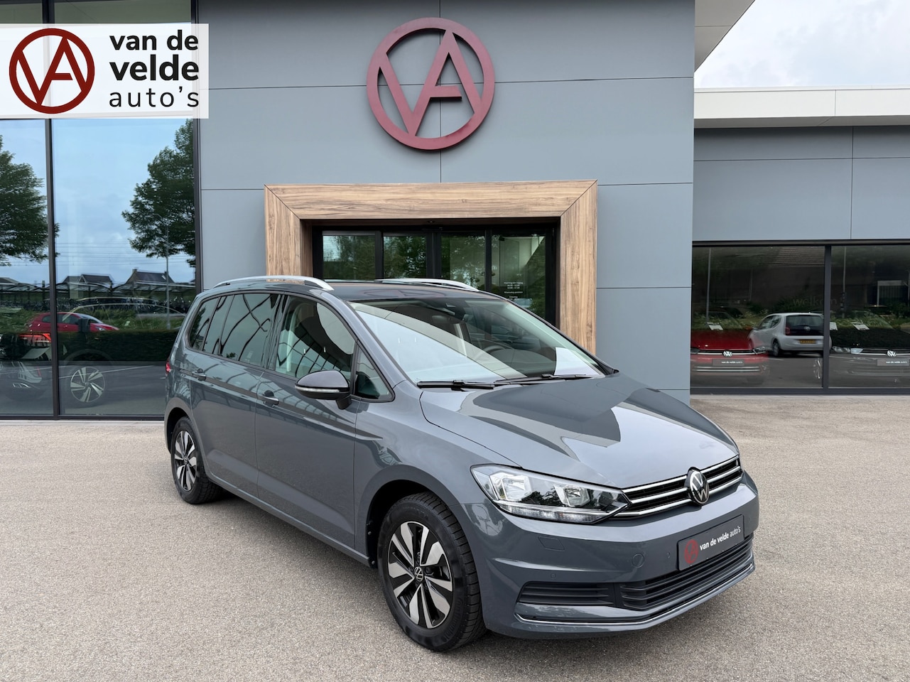 Volkswagen Touran - 1.5 TSI 150pk Comfortline GOAL 7-persoons | Camera | Elek. klep | Navi | Rijklaar incl. ga - AutoWereld.nl