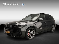 BMW X1 - sDrive20i | M-Sportpakket | LED | Leder | HUD | Active Cruise | Trekhaak | Schuifdak | DAB