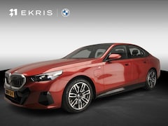 BMW 5-serie - Sedan 550e xDrive | M-Sportpakket | LED | Leder | Navigatie | Panoramadak | Sportstoelen |