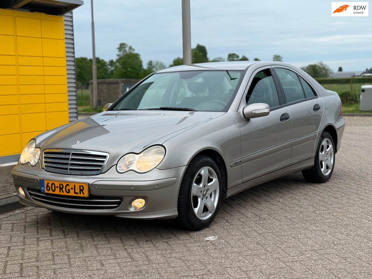 Mercedes-Benz C-klasse - 180 K. Classic Bj 2005 Airco Pdc v+a Nette auto - AutoWereld.nl