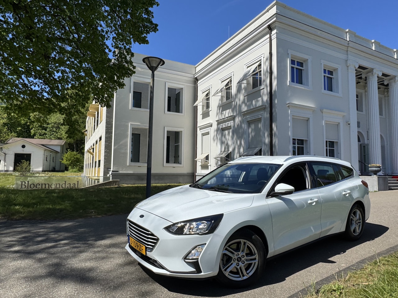 Ford Focus Wagon - 1.5 1:30!!, NAVI, ELEC. TREKHAAK, CAMERA - AutoWereld.nl
