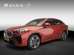 BMW iX2 - xDrive30 | M-Sportpakket | LED | Leder | Navigatie | Sportstoelen | Stoelverwarming | Shad