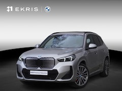 BMW iX1 - eDrive20 M Sportpakket Pro | Comfort Pack | 20 inch Multispaak (Styling 869) | Glazen pano