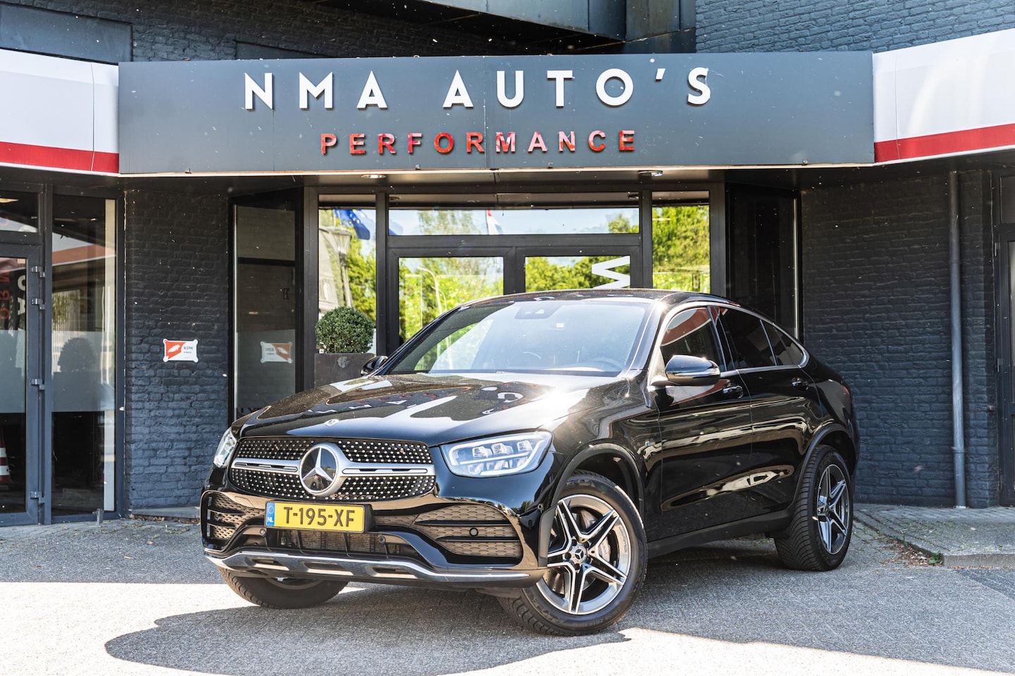 Mercedes-Benz GLC-klasse Coupé - 300e 4MATIC Business Solution AMG KEYLESS & GO/1E EIGENAAR/DEALER ONDERHOUDEN/DODEHOEK/AMG - AutoWereld.nl