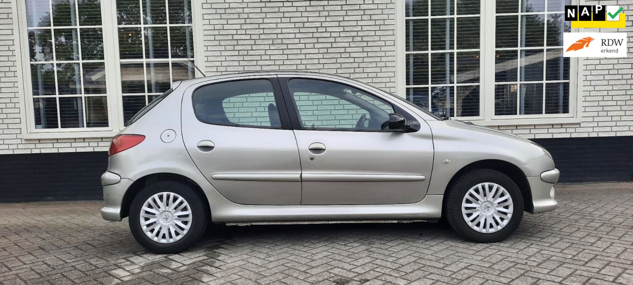 Peugeot 206 - 1.6-16V Griffe INRUIL KOOPJE 650 EURO JAAR APK - AutoWereld.nl
