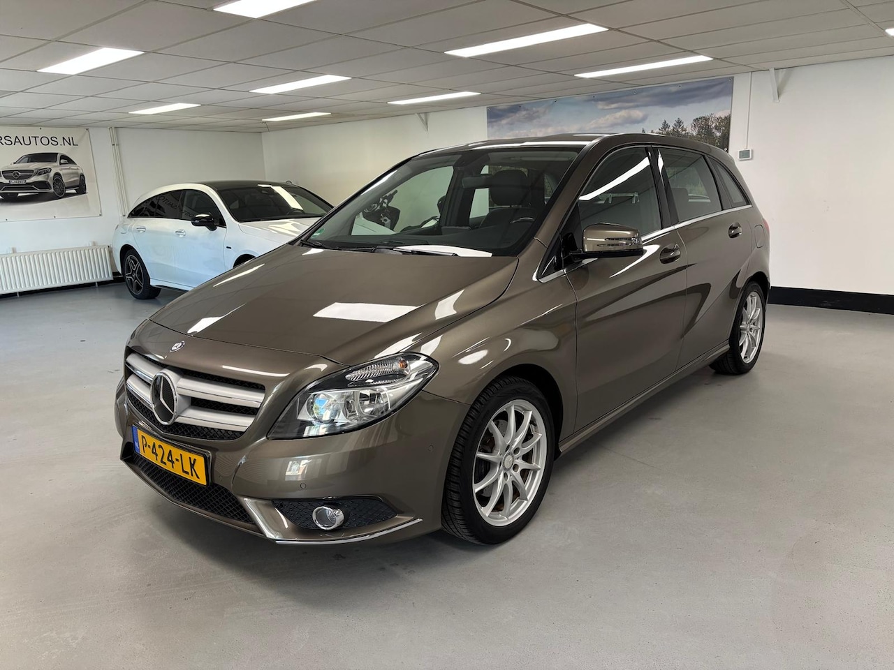 Mercedes-Benz B-klasse - 180 Ambition Sport Trekhaak origineel Parktronic Stoelverwarming - AutoWereld.nl
