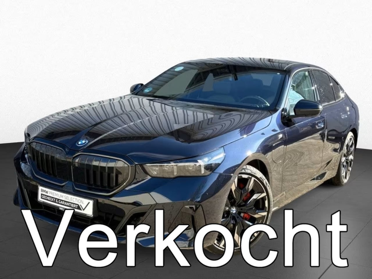 BMW 5-serie - 550e xDrive M-SPORT Pro ** PANO, MERINO LEDER, STOELVENT, B&W Sound, 21-inch LMV ** Ex. BM - AutoWereld.nl