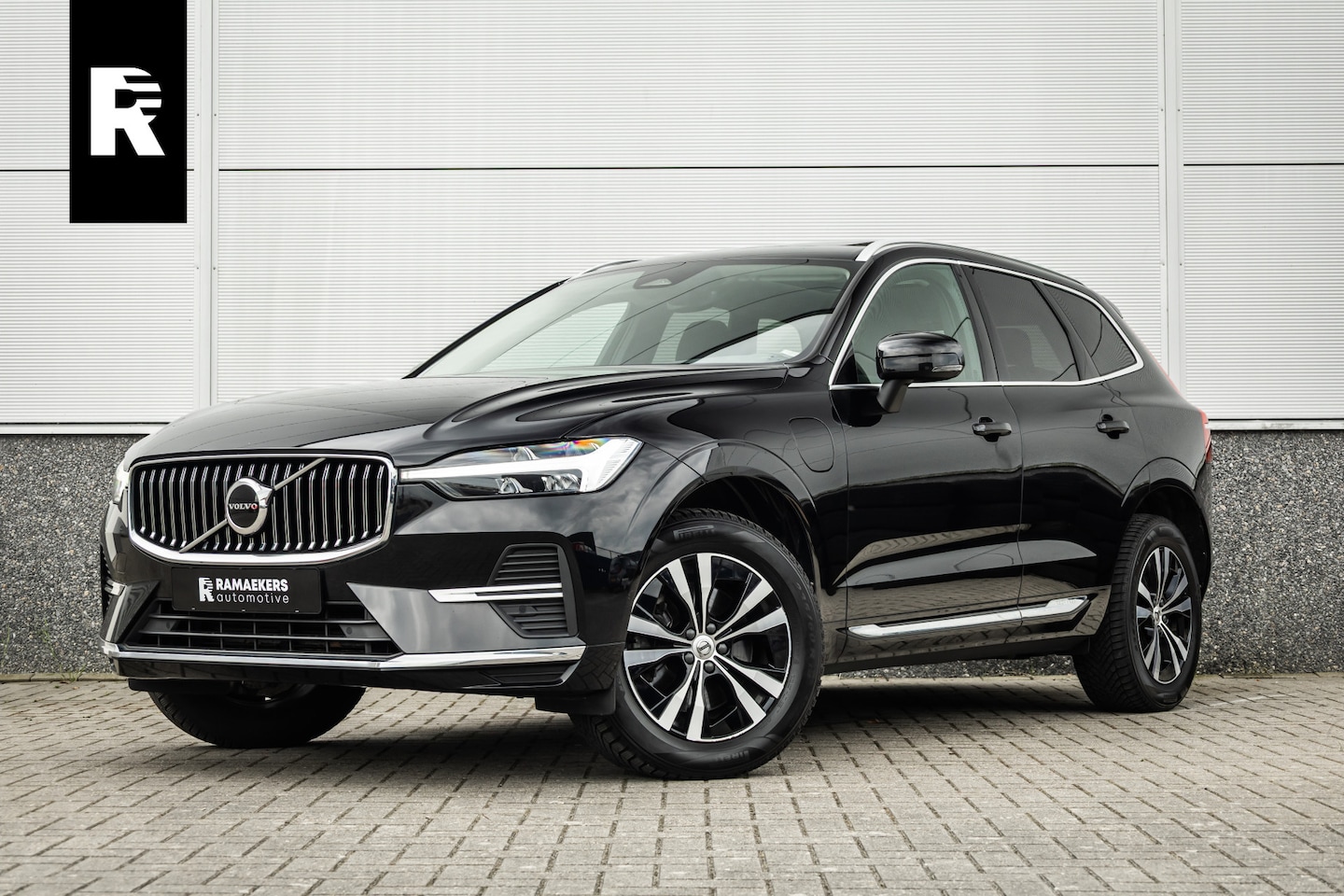 Volvo XC60 - 2.0 T6 Plug-in hybrid AWD Panorama / stuur verw / camera / achterbank verwarming / - AutoWereld.nl