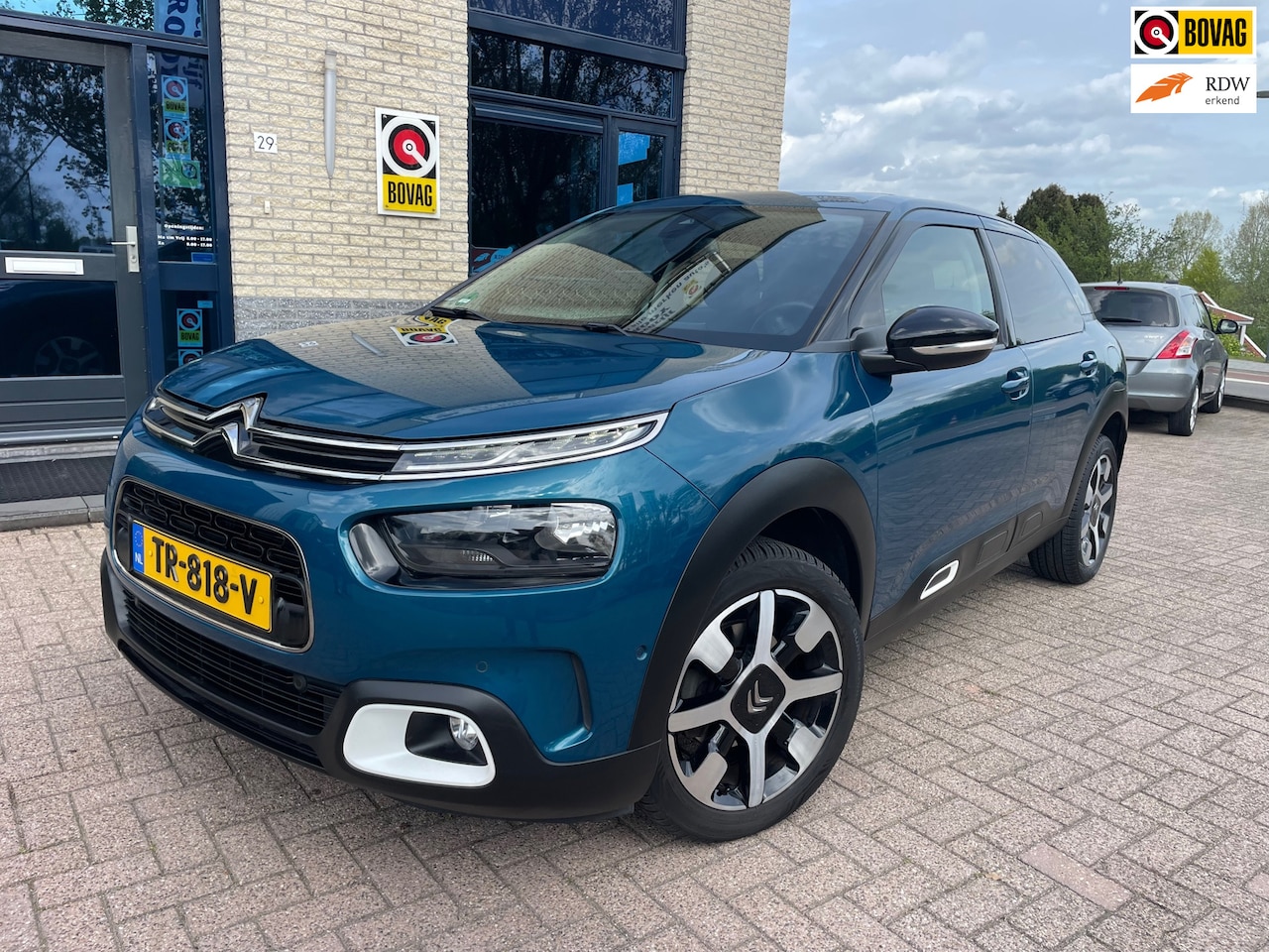 Citroën C4 Cactus - 1.2 PureTech Shine-Pano-carplay-trekhaak - AutoWereld.nl