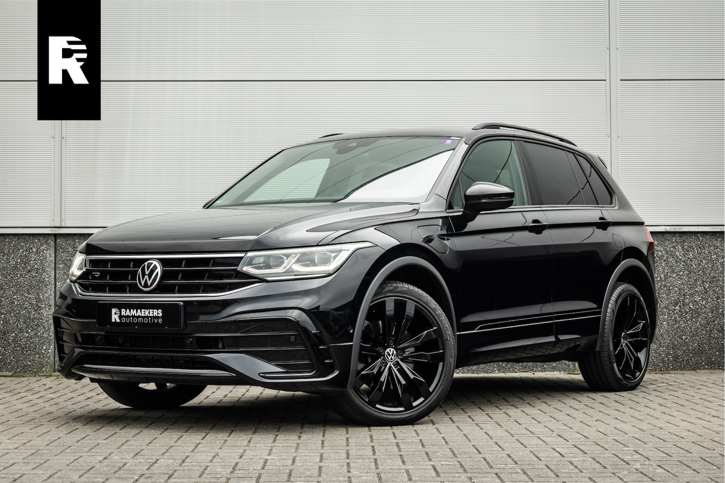 Volkswagen Tiguan - 1.4 TSI eHybrid R-Line Business+ Pano / Leder / Camera / 20inch / - AutoWereld.nl