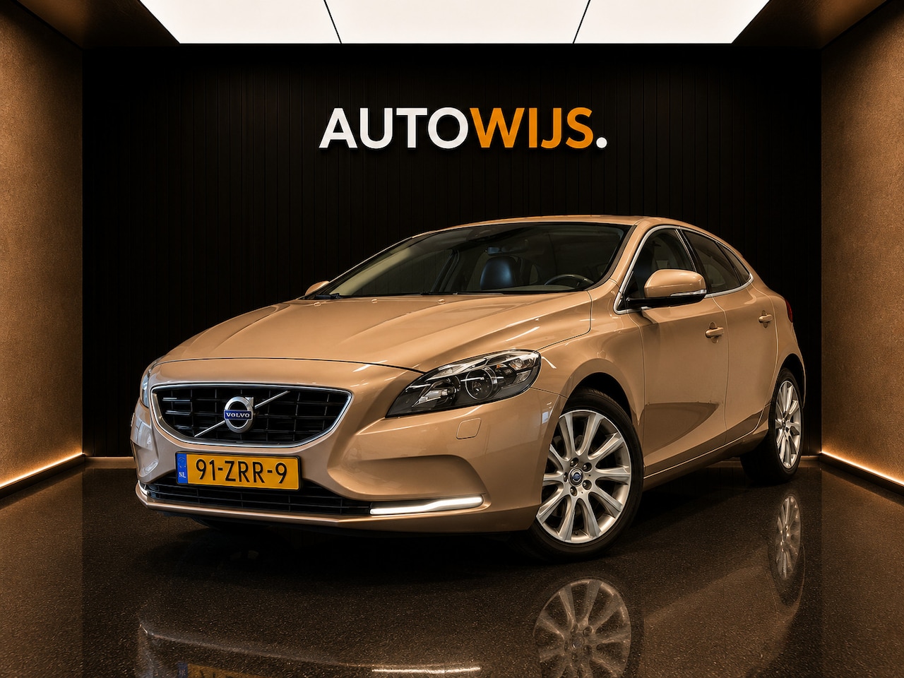Volvo V40 - 1.6 T4 Summum|LEDER|AUT|CAMERA|NL AUT|CRUISE - AutoWereld.nl