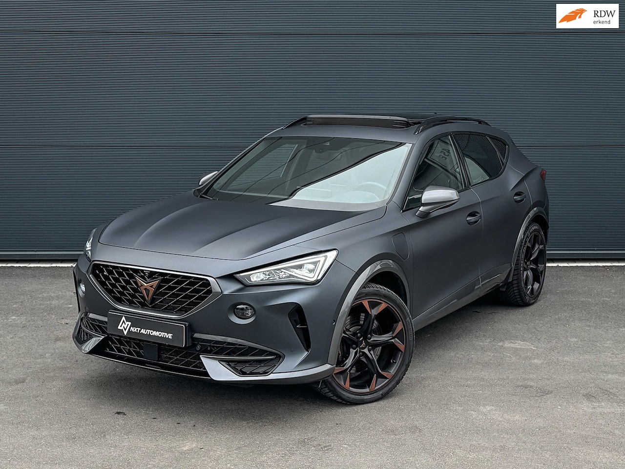 CUPRA Formentor - Cupra Formentor 1.4 e-Hybrid VZ Performance, ACC, 360° cam, Pano, Stuur en stoel verwarmin - AutoWereld.nl