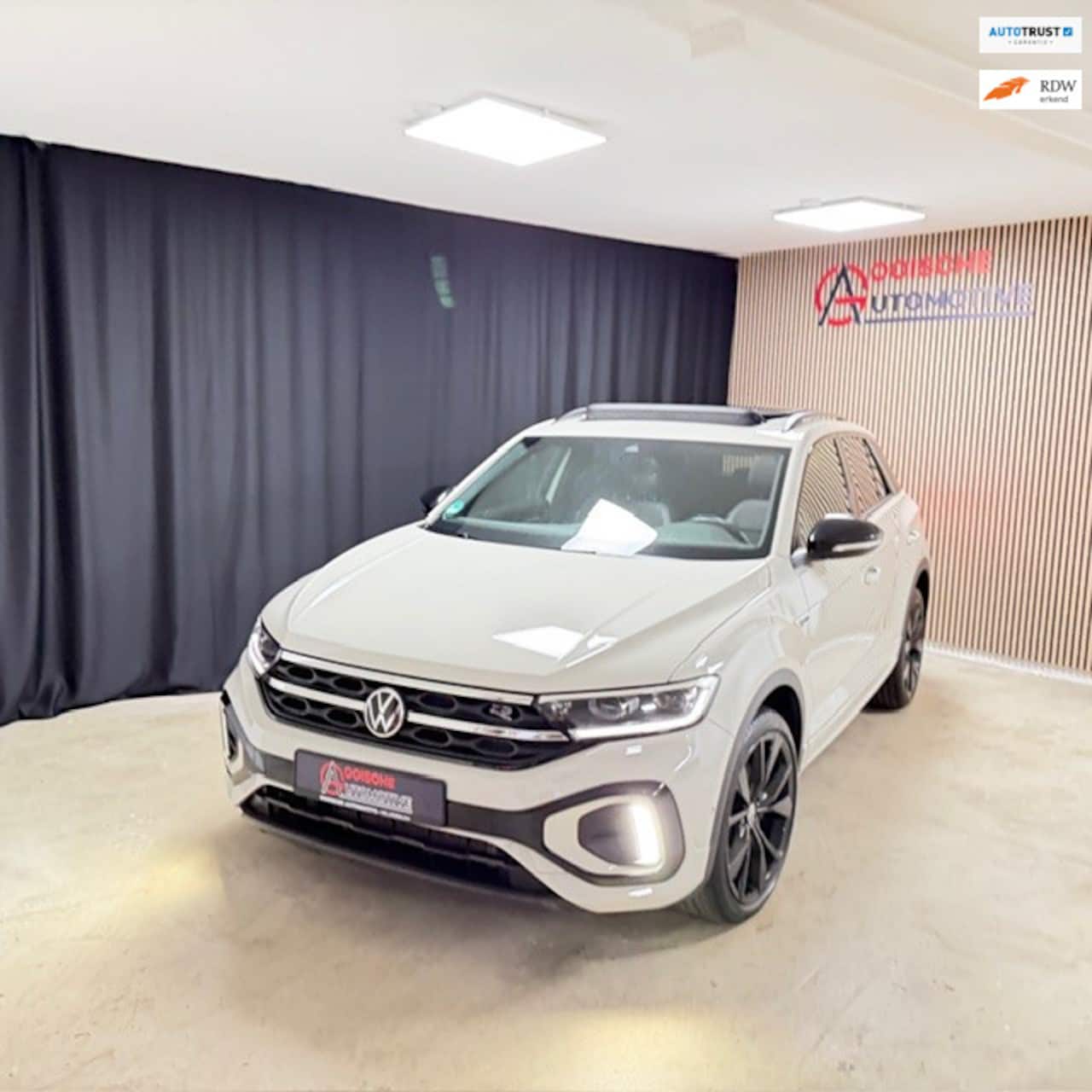 Volkswagen T-Roc - 1.5 TSI R-Line. Azgot Grey voll!! - AutoWereld.nl