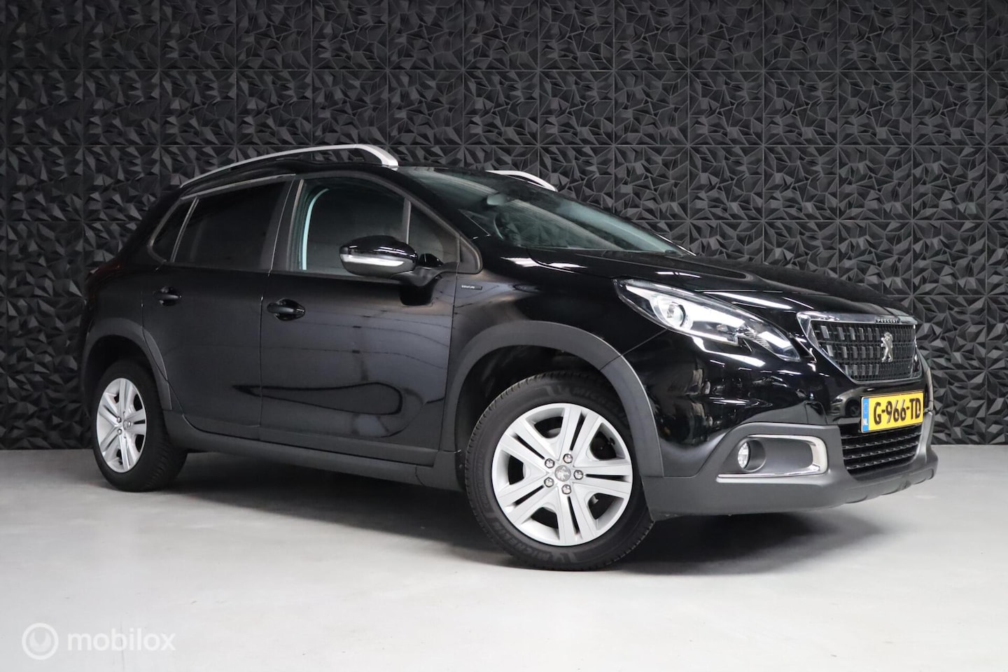 Peugeot 2008 - 1.2 PureTech Signature | Airco | Parkeersensor - AutoWereld.nl