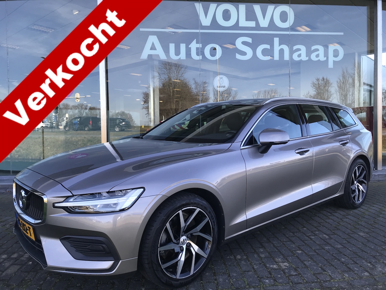 Volvo V60 - 2.0 T5 Momentum Automaat | Rijklaar incl 12 mnd Bovag | Trekhaak Carplay On Call Stoelverw - AutoWereld.nl