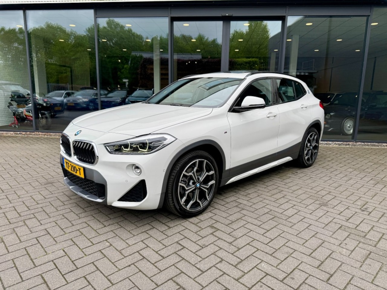 BMW X2 - sDrive20i 192pk M-Sport,LED,Schuifdak,HUD,NaviPro,Stoelverw,Dealer OH,Clima,Cruise, - AutoWereld.nl