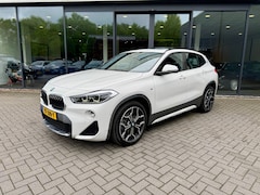 BMW X2 - sDrive20i 192pk M-Sport, LED, Schuifdak, HUD, NaviPro, Stoelverw, Dealer OH, Clima, Cruise