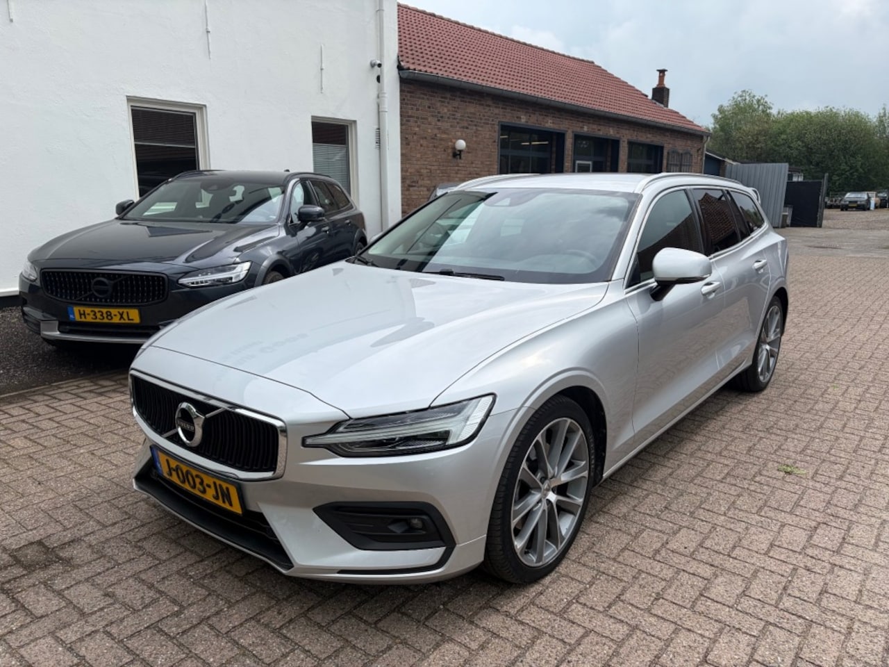 Volvo V60 - B3 Business Pro Pilot Assist Stuurverwarming - AutoWereld.nl