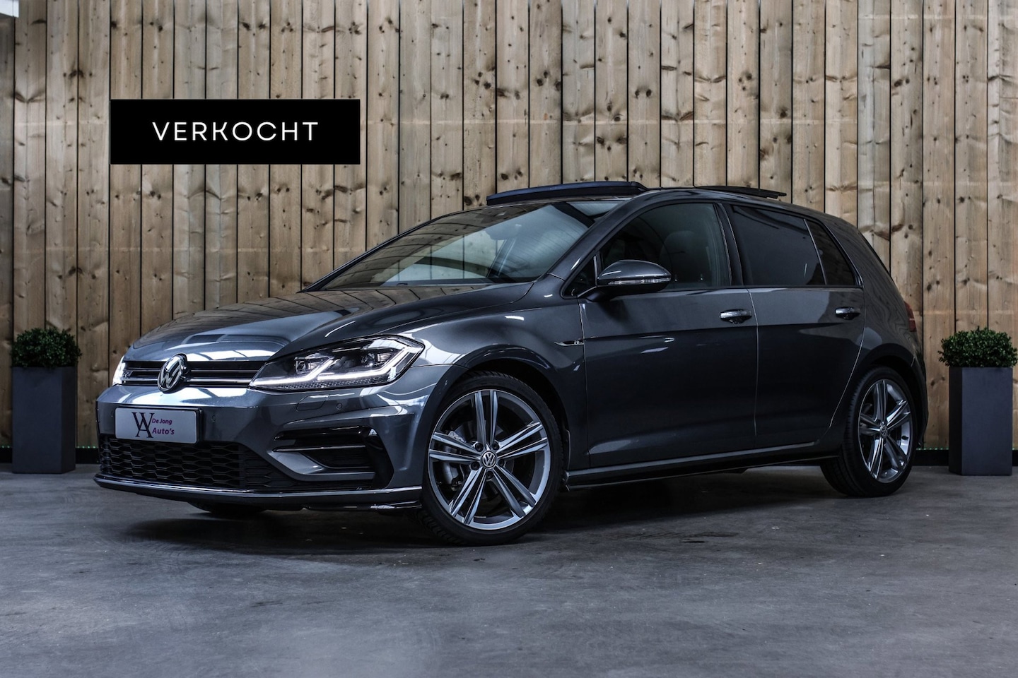 Volkswagen Golf - 1.4 TSI 3X R-Line *Pano*Virtual*DSG*Keyless* - AutoWereld.nl