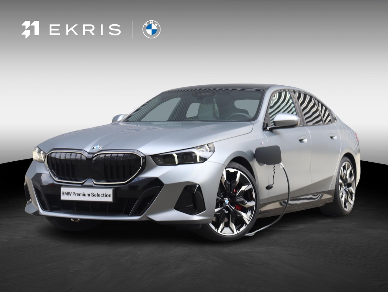 BMW 5-serie - Sedan 550e xDrive | M Sportpakket Pro | Driving Assistant Prof. | Panodak | Bowers & Wilki - AutoWereld.nl