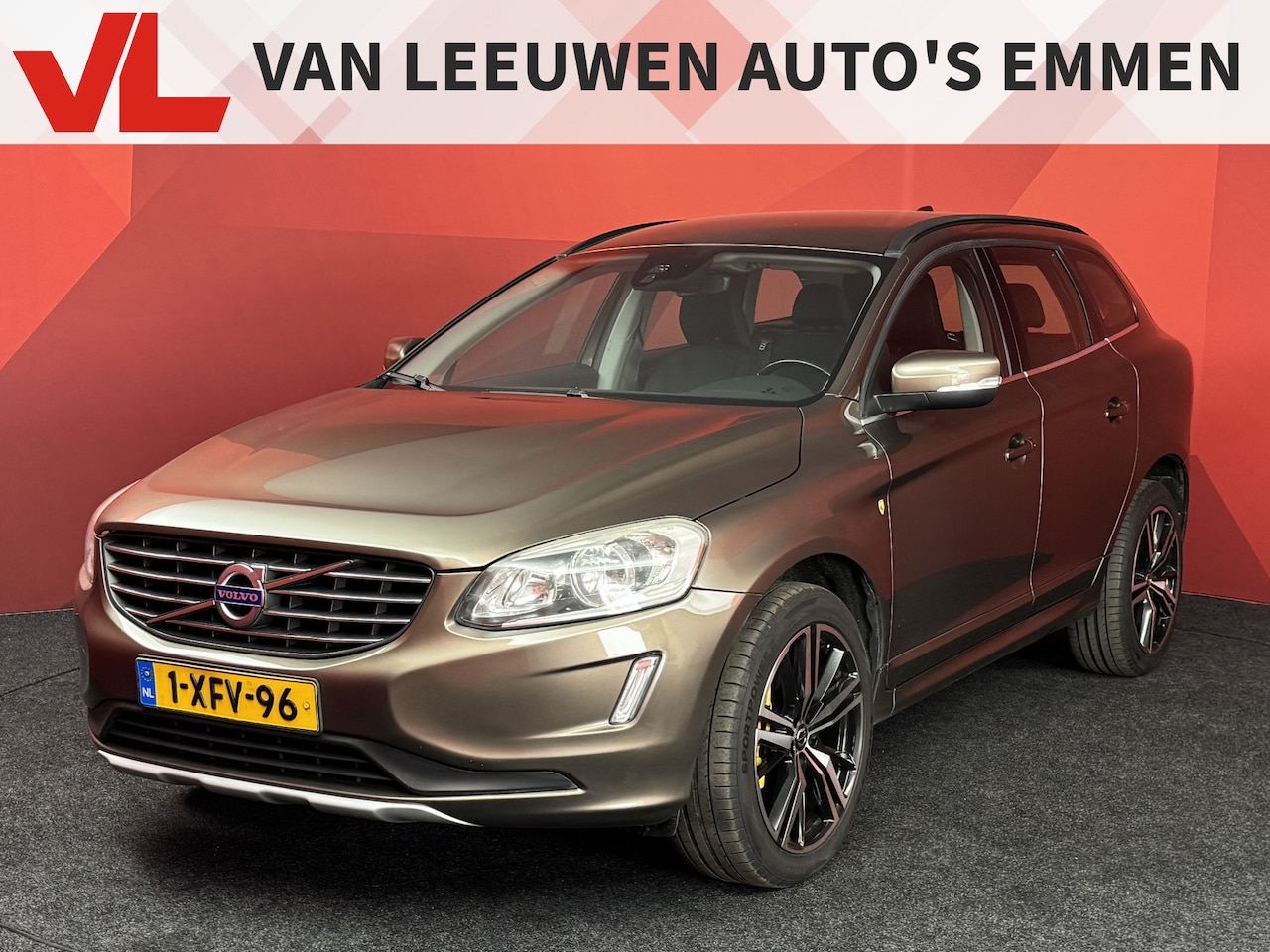Volvo XC60 - 2.0 T5 FWD R-Design | Trekhaak | Automaat | Navigatie | Apk 05-2027 - AutoWereld.nl