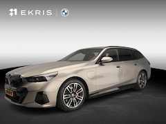 BMW 5-serie Touring - 530e | M-Sportpakket | LED | Leder | Navigatie | Active cruise | M-zetels | Trekhaak | DAB